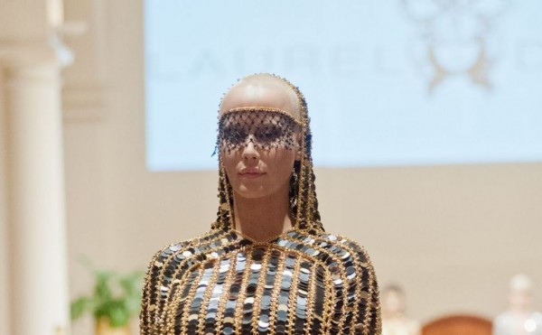 cu-hainele-potrivite-pare-cea-mai-sexy-femeie-din-lume-cum-arata-insa-cu-adevarat-corpul-lui-amber-rose_1_size2