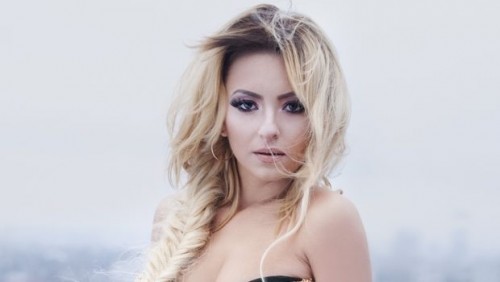 Giulia-Anghelescu--mai-frumoasa-ca-oricand--Uite-cum-arata-vedeta-in-ultimele-luni-de-sarcina-