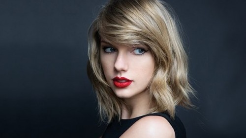 Taylor-Swift-si-a-asigurat-picioarele-pentru-40-milioane-de-dolari