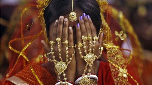 mireasa-si-a-parasit-ginerele-in-fata-altarului-dupa-ce-acesta-a-gresit-raspunsul-la-o-intrebare-299125