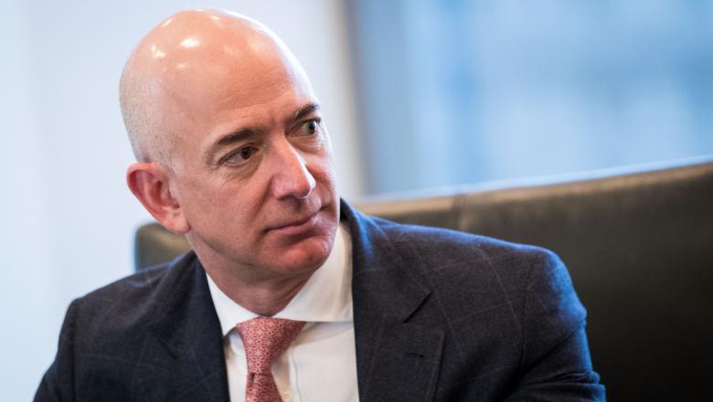 Jeff Bezos și mai mai mulți directori de compani se pregătesc să apară în fața congresului SUA