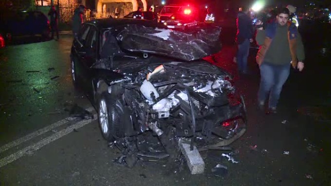 Accident în lanț în Capitală: 4 mașini avariate și o tânară internată