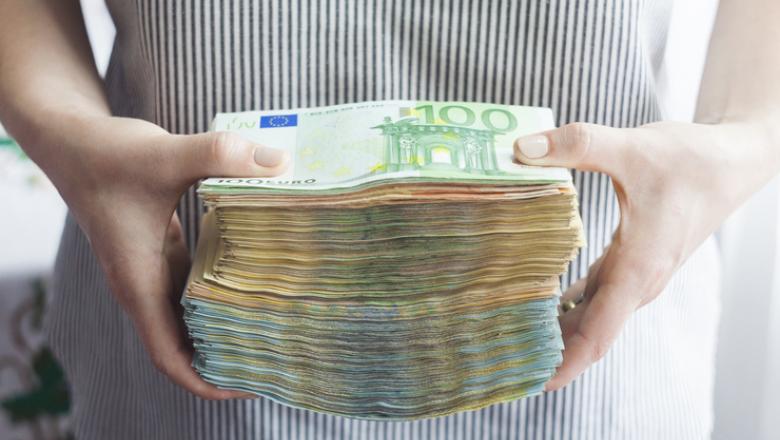 Două românce au moștenit 1 milion de euro de la italianul bătran pe care îl îngrijiseră. Familia contestă testamentul