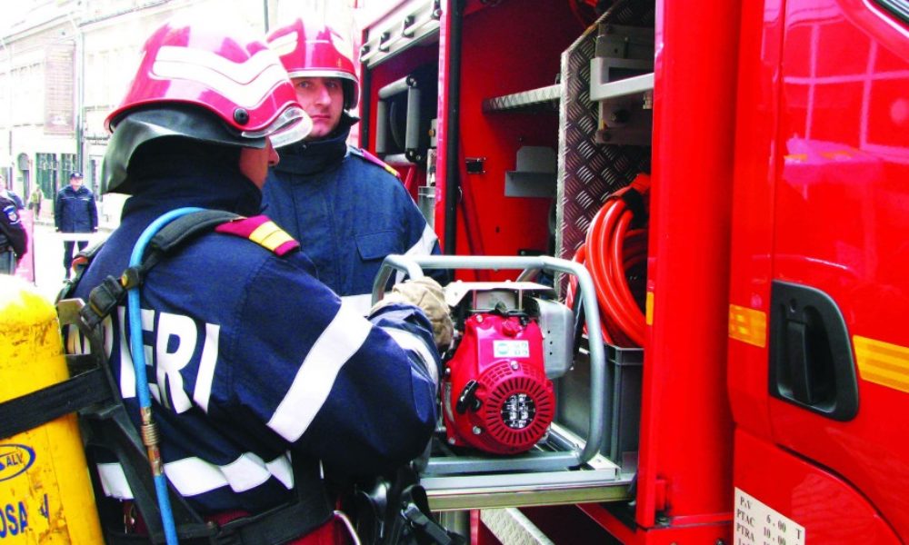 O explozie urmată de un incendiu a avut loc în Calea Giulești din Capitală