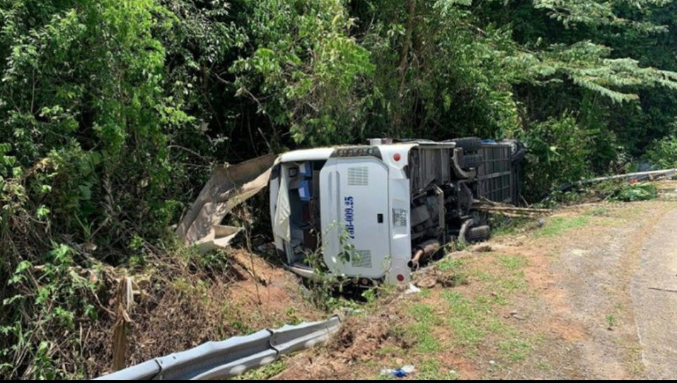Accident tragic în Vietnam, după ce un autobuz a căzut într-o prăpastie. 15 persoane au decedat