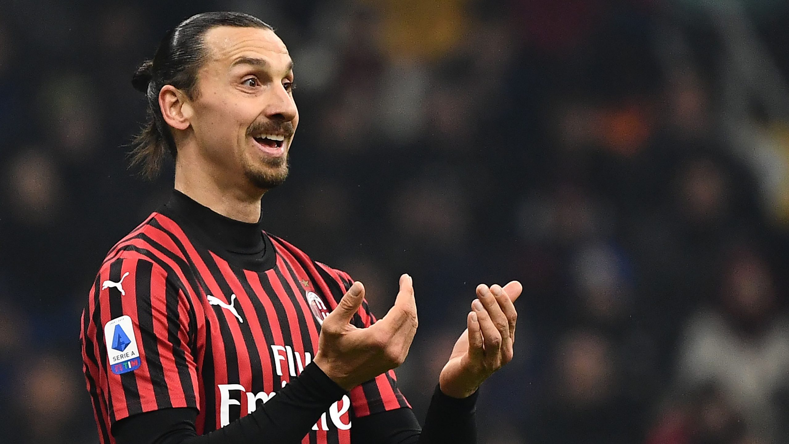 Atacantul suedez Zlatan Ibrahimovic își prelungeste contractul cu AC Milan
