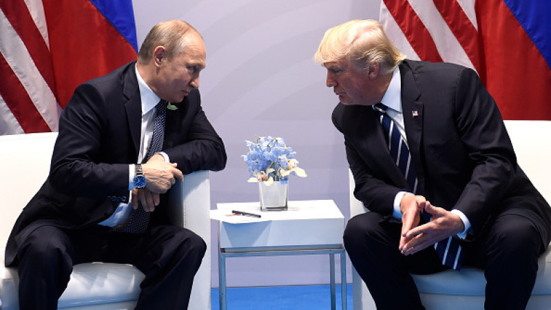 Serviciile secrete americane acuză Rusia că îl sprijină pe Trump