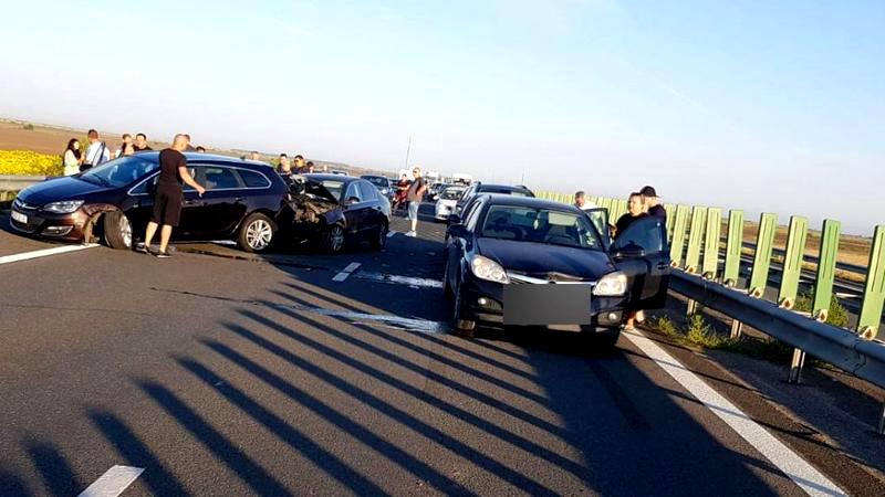 Autostrada Soarelui, luată cu asalt, în weekend. Aglomerația și viteză excesiva au generat un accidentin lat, între 5 mașini