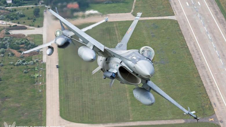 Primele două aeronave F-16 Fighting Falcon