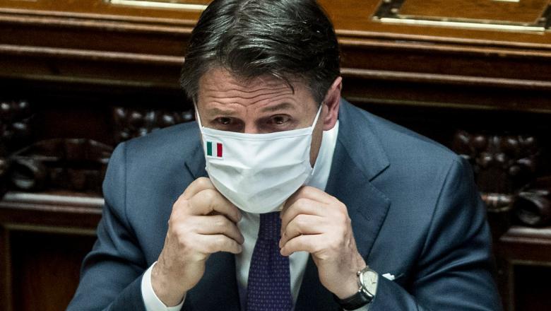 Guvernul Italian impune purtarea măștii și în aer liber