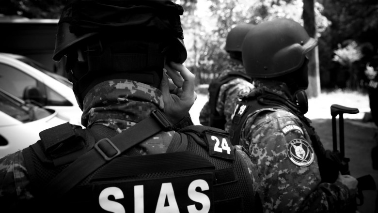 13 persoane arestate preventiv, după perchezitiile efectuate la oameni din clanul lui Sile Pietroi