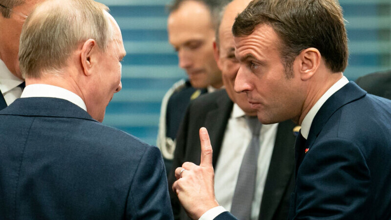 Emmanuel Macron îi cere lui Putin