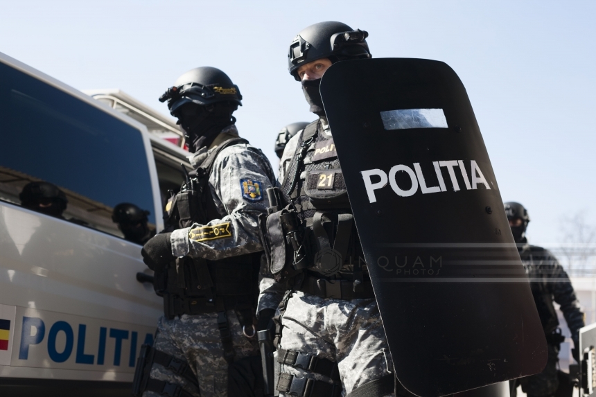 Poliţiştii din Buzău au făcut percheziţii la persoane bănuite de trafic de substanţe periculoase