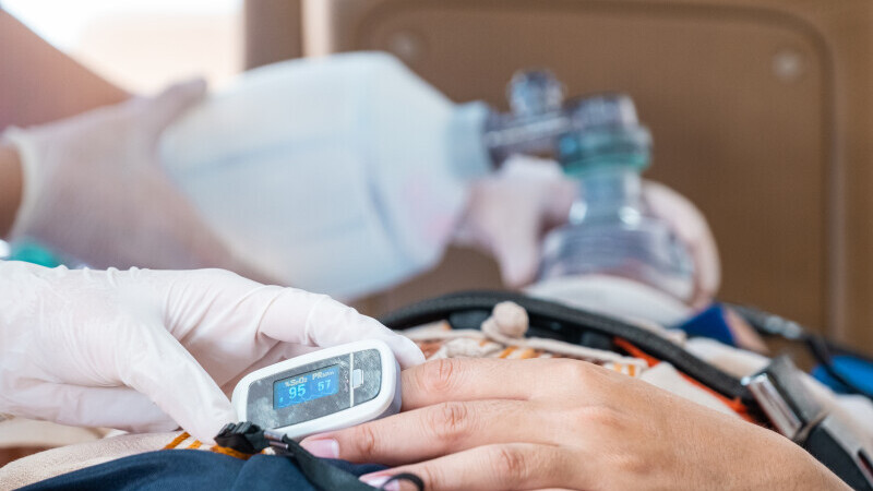 Focar de COVID într-un centru din Alba, 120 de persoane, infectate