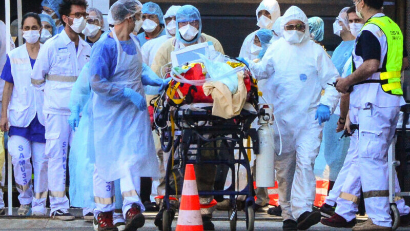 În SUA au decedat în acest an cu 300.000 de oameni mai mulți decât într-un an obișnuit din pricina pandemiei