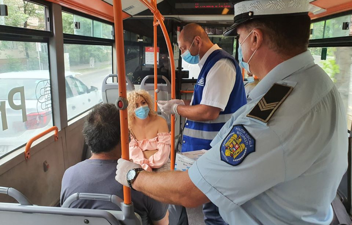 Deşi România înregistrează peste 4.000 de noi infectări cu COVID pe zi în trenuri, autobuze nu se portă masca