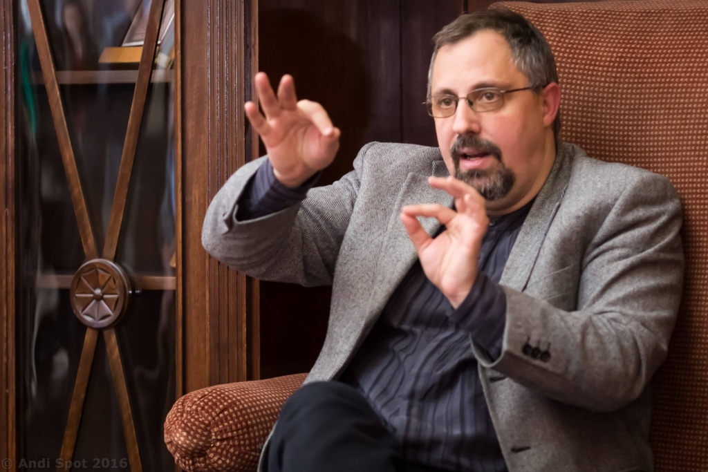 Senatorul Dan Lungu o acuză pe Cosette Chichirau că și-a adus votanți cu autobuzul la alegerile interne de la USR Iași: "Un grup electoral autorizat, am putea spune"