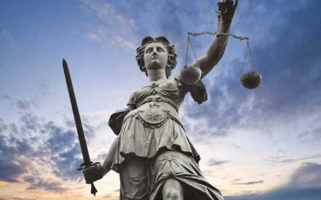 De la statul de drept, s-a trecut la statul în poziție de drepți