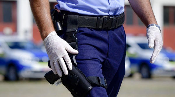 Polițist muşcat de un calător în trenul de Constanţa. Agresorul este infectat cu HIV
