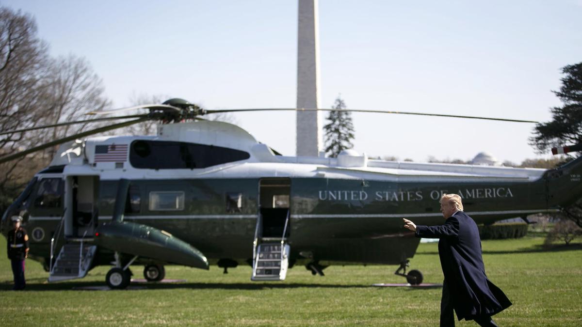 Trump, dus cu elicopterul, la spital, după ce a fost infectat cu COVID