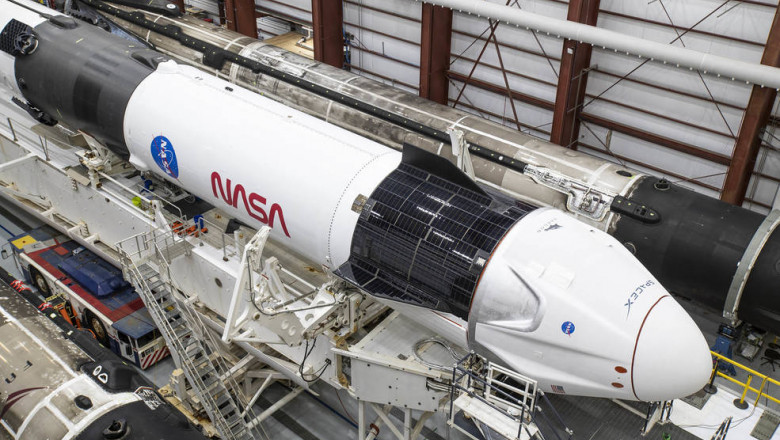 NASA a aprobat ca firma lui Elon Musk, Spacex, să transporte oameni în spațiu