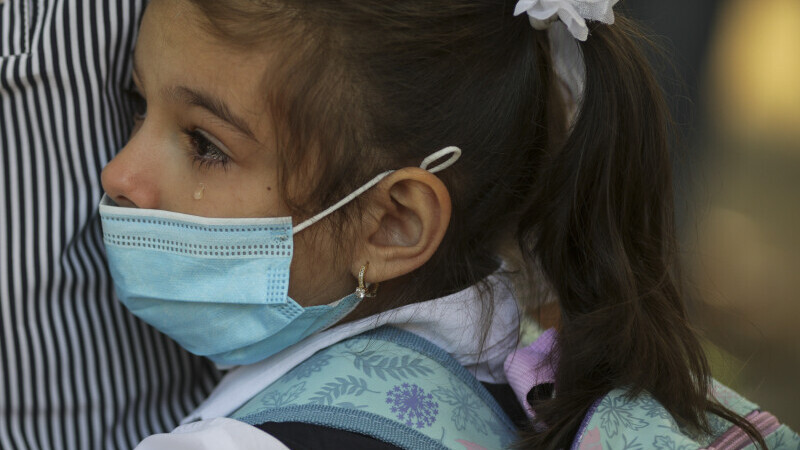 părinţii plecați la muncă