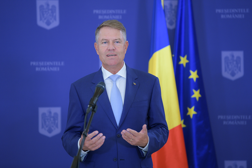 Klaus Iohannis face o vizită la call-center-ul DSP Bucureşti, de la Arena Naţională.