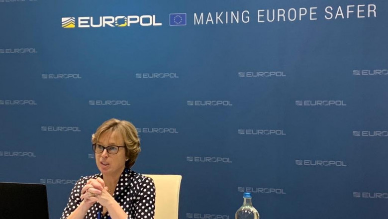 Avertismentul șefei Europol au apărut la vânzare pe rețelele sociale vaccinuri anti-COVID false