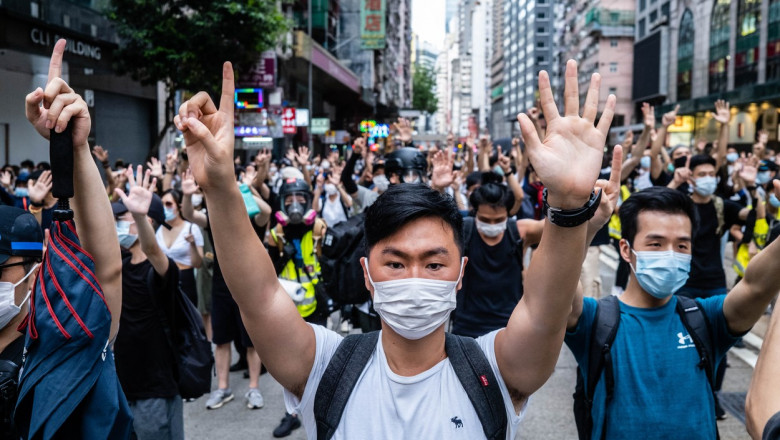 hong Kong, 8 activiști pro-democrație, arestați