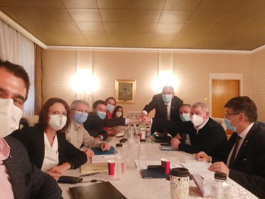 Prima zi de negocieri