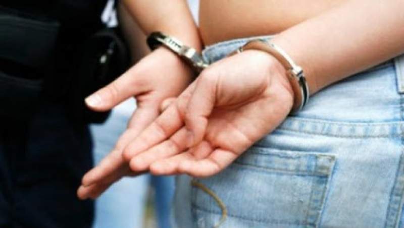 Bărbat prins când încerca să fugă din țară, după ce a ucis 2 oameni, intr-un bar