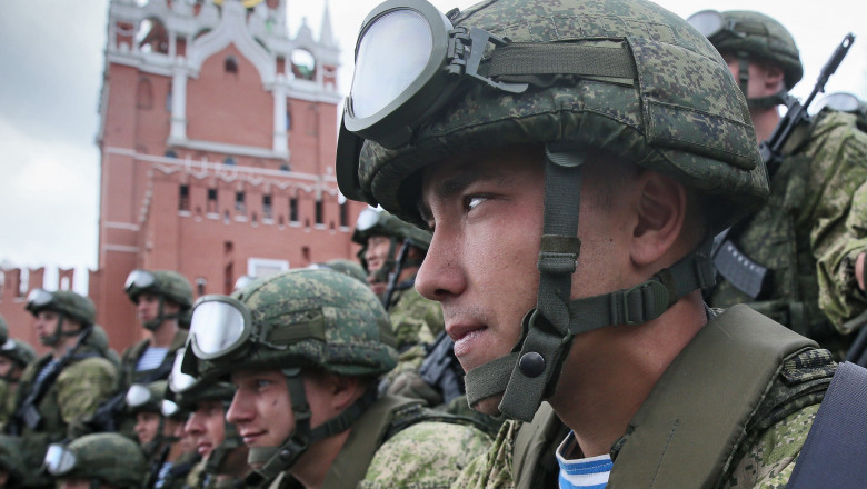 Recrutul rus, ce a luat viata a 8 soldați, dând vina pe botezul din armată a fost condamnat