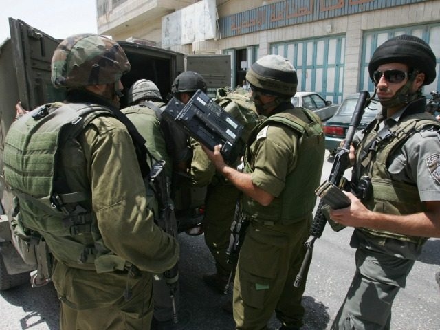 Peste 20 de cetăţeni israelieni, suspectați că au vândut rachete în Asia