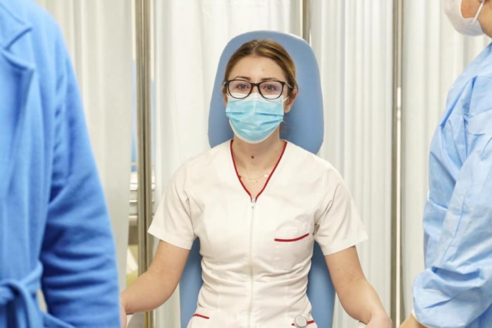 În Lugoj, asistente medicale, concediate, pentru că au refuzat să vaccineze populația