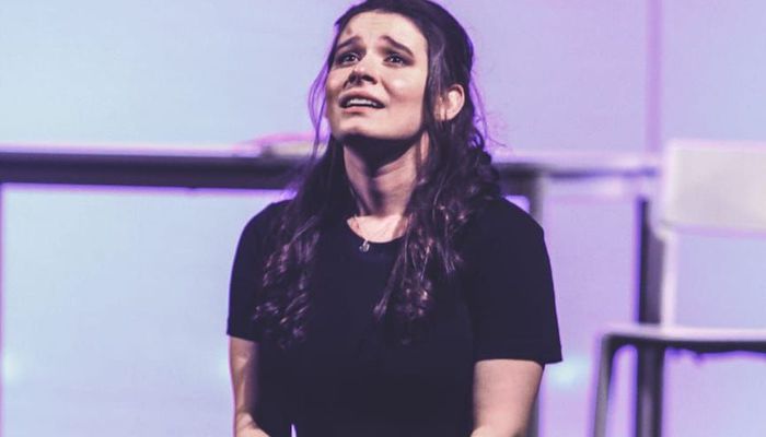 Kira Hagi, succes răsunător pe scenă