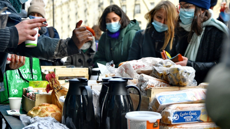 Studenţii au luat cu asalt restaurantele din Franța cu meniuri de 1 euro