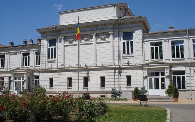 Un casier al Academiei Române, și-a tras 3,4 milioane lei, plătind persoane decedate