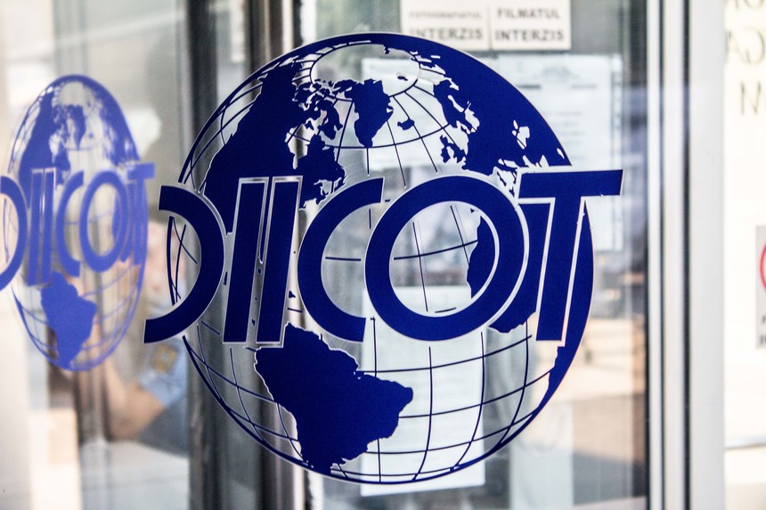 DIICOT a destructurat o rețea ce aducea haine din Turcia, fară documente legale
