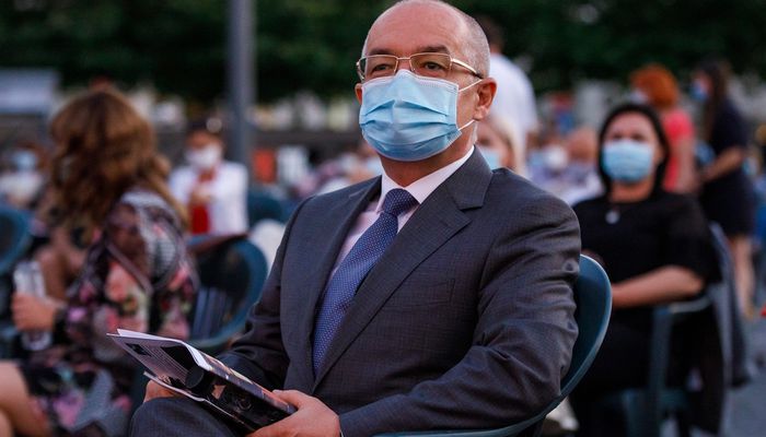 Emil Boc anunţă noi restricţii la nivel naţional, dar respinge carantina: „Vor fi impuse măsuri suplimentare, se revine la lucrul de acasă, vor fi restricţii la mall””