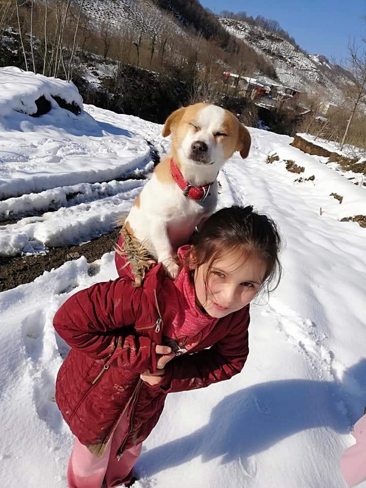 O copilă