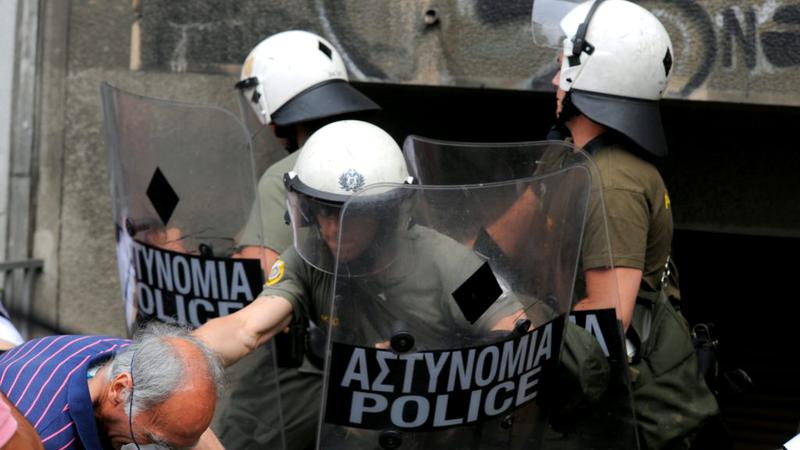 Grecia, zguduită de proteste violente!