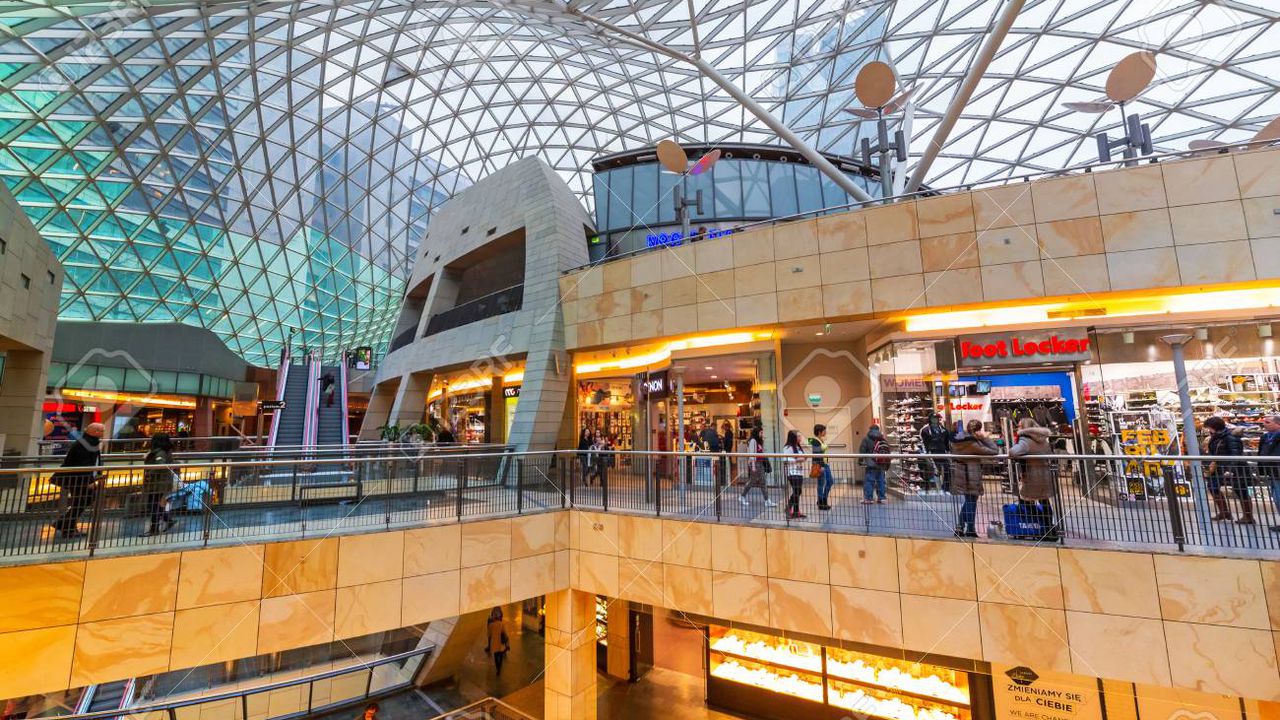 Polonia închide hotelurile