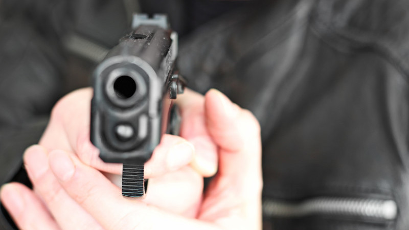 Poliţist a tras 16 focuri de armă, în încercarea de a opri niște hoți violenți