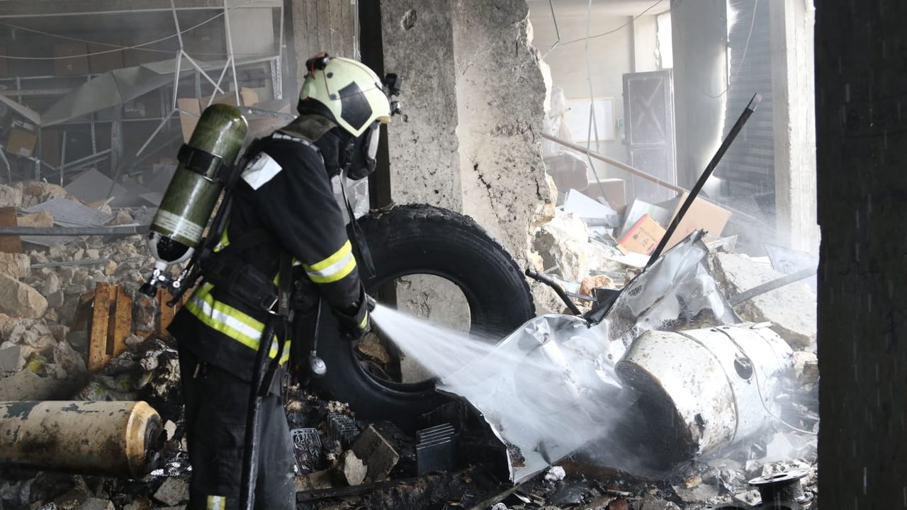 Avioane de luptă ruseşti au atacat tabere de pregătire ale rebelilor Siriei