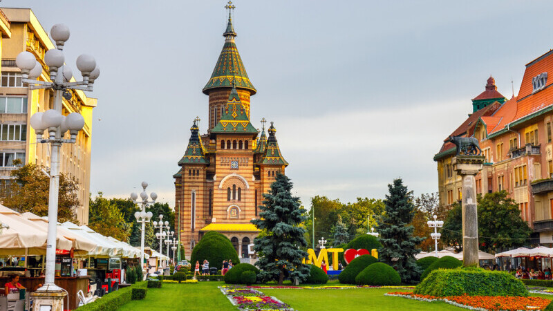 Timișoara intră în carantină pentru 14 zile. Oamenii vor ieși doar cu declarație, mallurile se închid în weekend