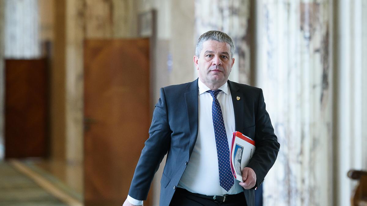 DNA cere Senatului să aprobe urmărirea penală a fostului ministru al Sănătătii Florian Bodog