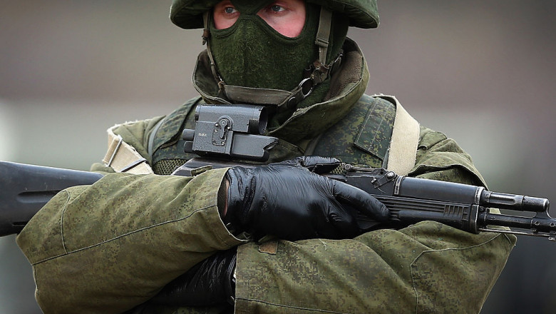 Rusia are între 15.000 și 25,000 de militari la granița cu Ucraina