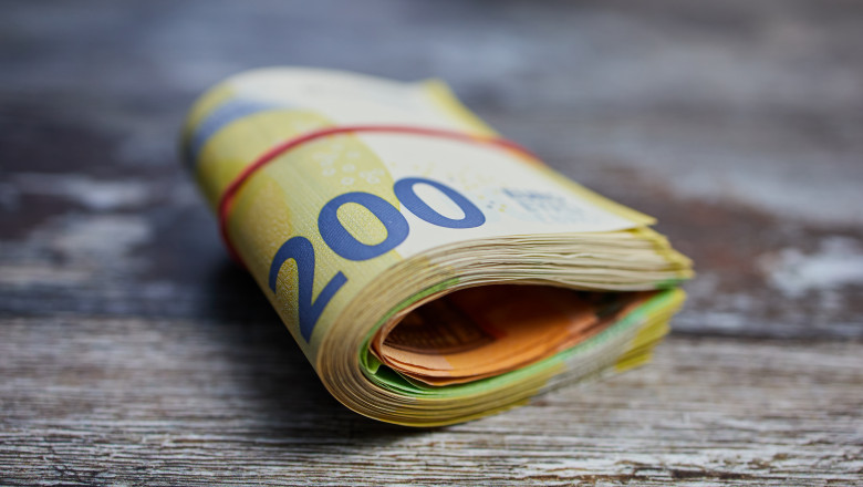 Cumpărăturile plătite cash ar putea fi plafonate la 10 mii de euro în dorința de a stopa spălarea banilor