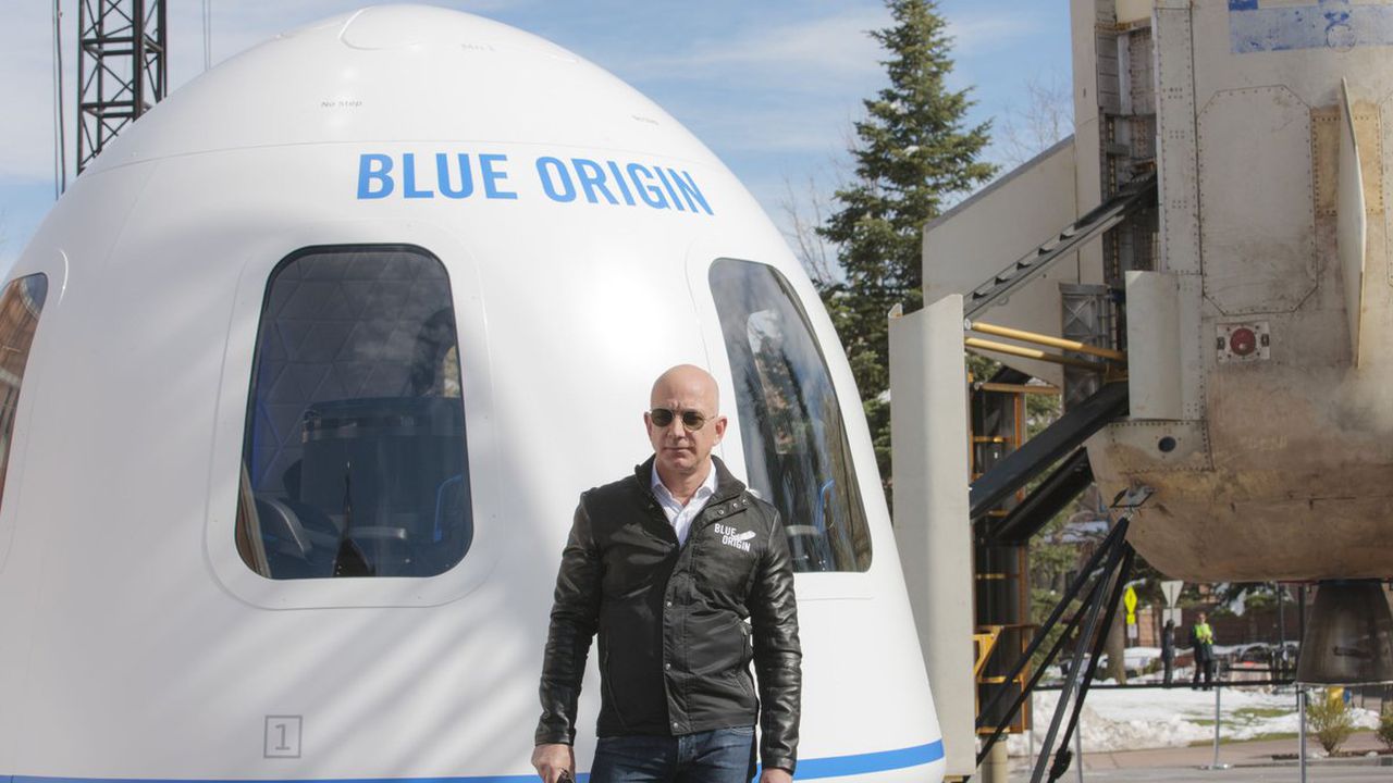 Bezos trimite primii oameni în excursia de 10 minute în spatiu