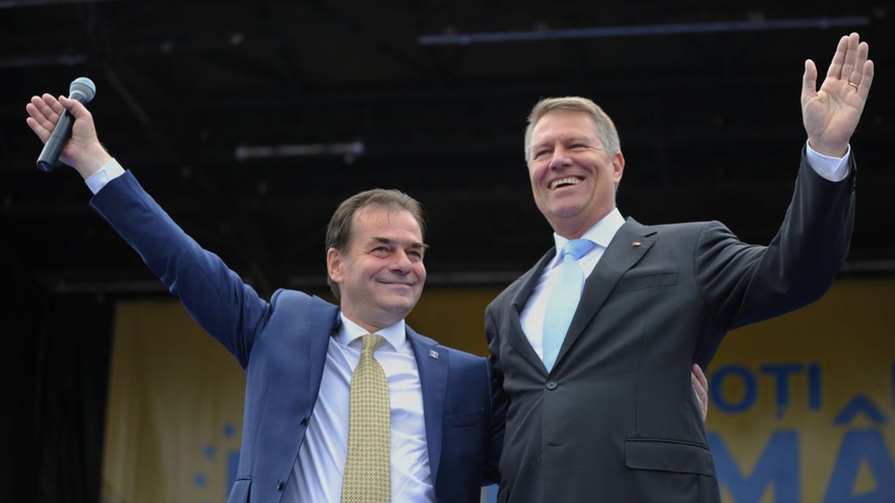 Klaus Iohannis, după ce a fost întrebat pe cine preferă la şefia PNL. „Aşa cum este acum este foarte bine”